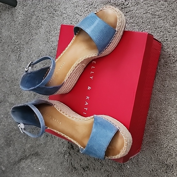 Kelly & Katie platform sandals - Picture 5 of 5